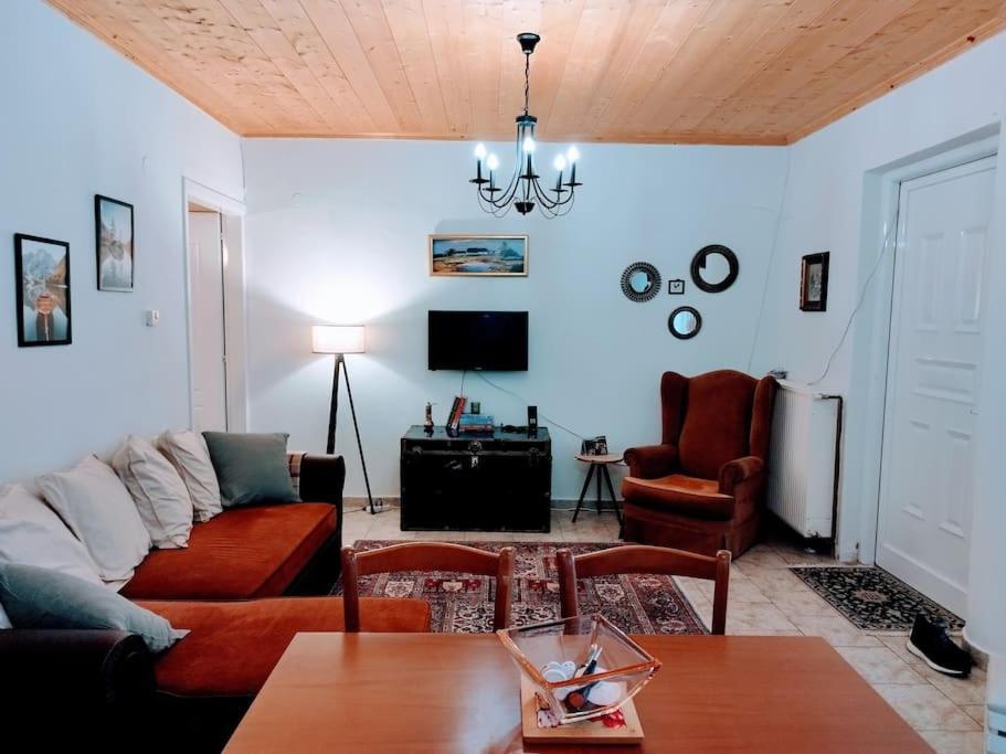 Cozy Cottage For 4 Lávdhas المظهر الخارجي الصورة