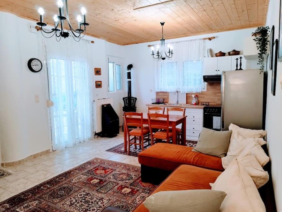 Cozy Cottage For 4 Lávdhas المظهر الخارجي الصورة