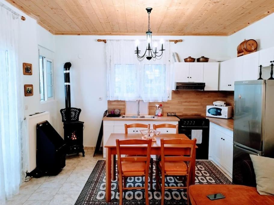 Cozy Cottage For 4 Lávdhas المظهر الخارجي الصورة