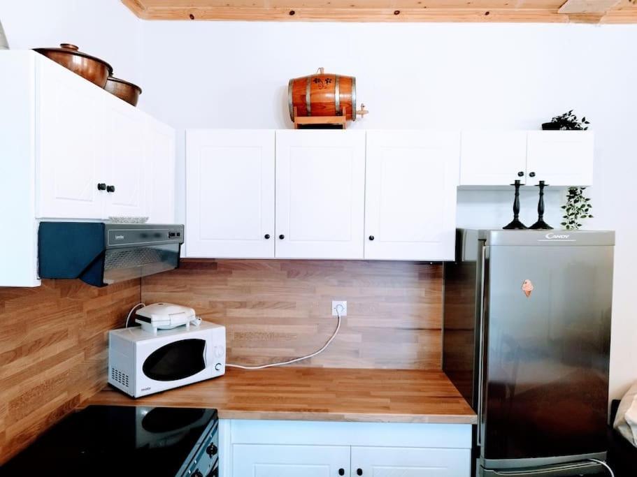 Cozy Cottage For 4 Lávdhas المظهر الخارجي الصورة