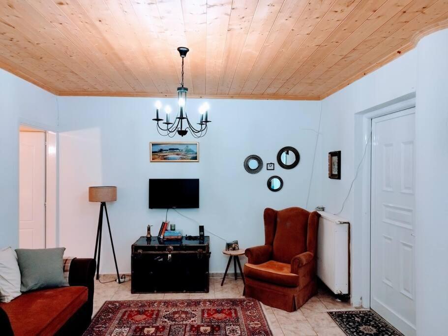 Cozy Cottage For 4 Lávdhas المظهر الخارجي الصورة